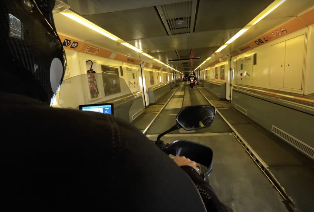 L'interno del treno Eurotunnel (Le Shuttle)