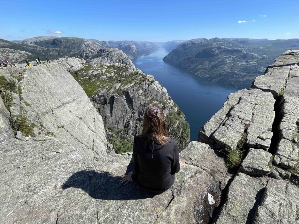 La vista dal Pulpit Rock (Preikestolen) a 604mt di altezza!